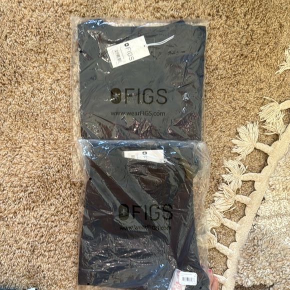 Figs scrub set in small quiet navy limited edition color - Picture 2 of 4